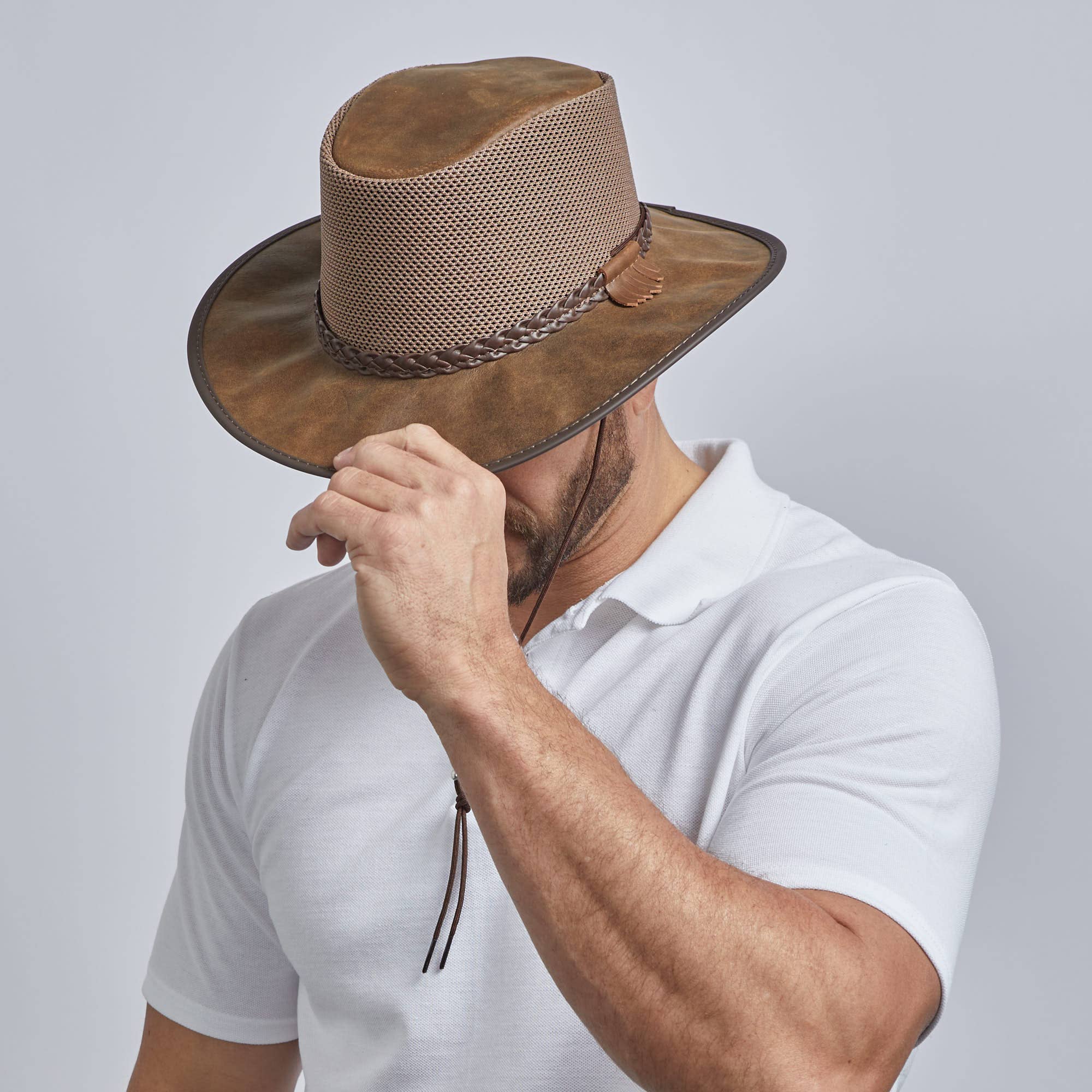ISLEFIELD Crusher Breeze Outback Hat with wide brim and breathable design, suitable for outdoor sun protection.