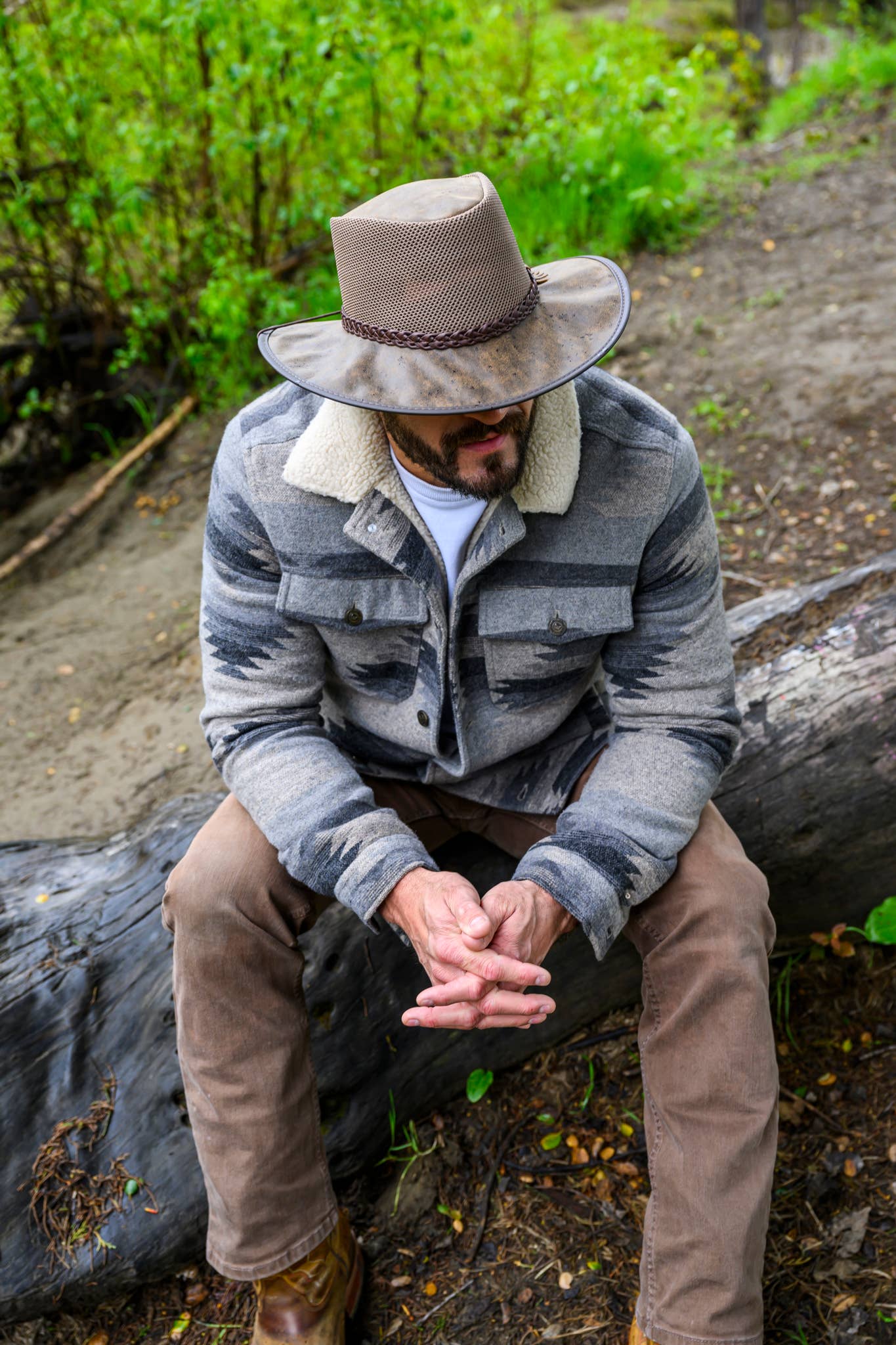 ISLEFIELD Crusher Breeze Outback Hat featuring wide brim and breathable design, ideal for sun protection and outdoor activities.