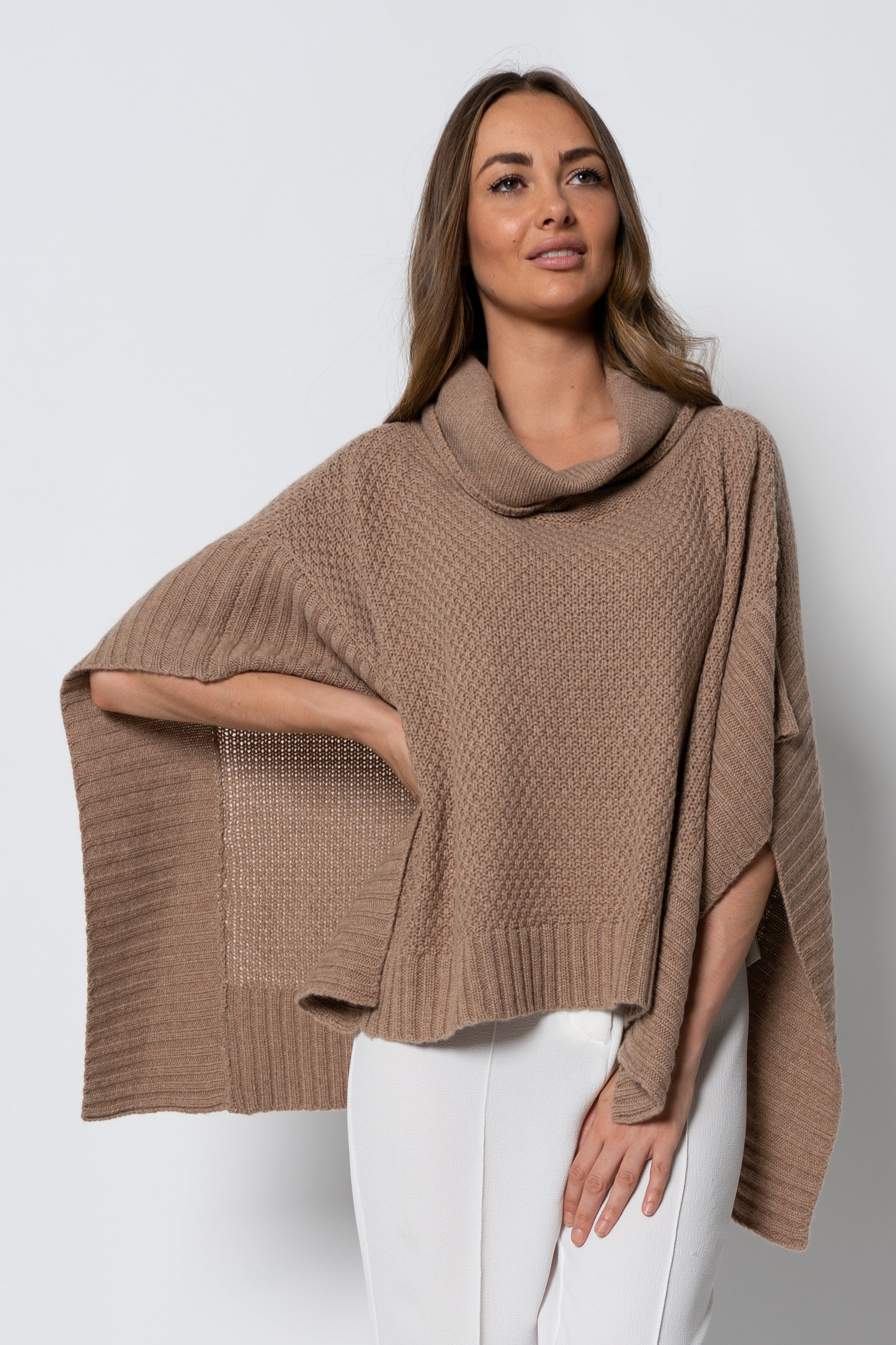 Elly Poncho – ISLEFIELD