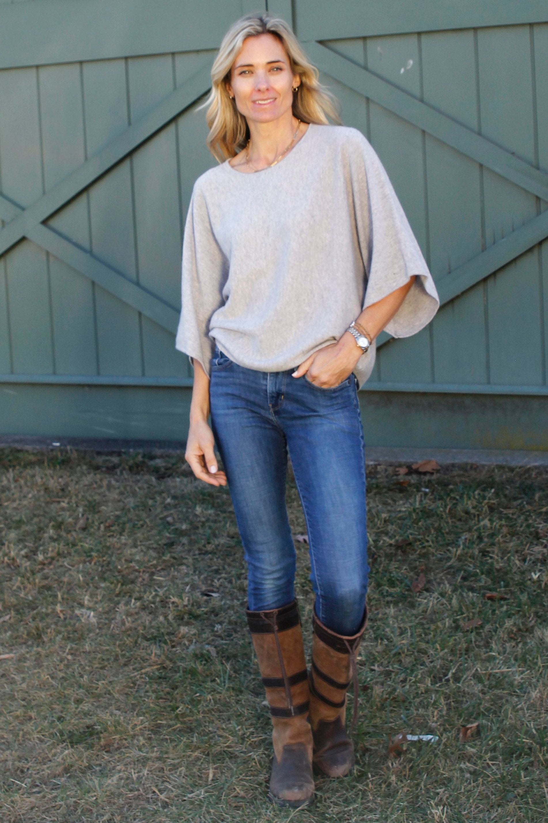 ISLEFIELD Belle’s sweater pullover in soft knit with a cozy fit, featuring a round neckline and long sleeves.